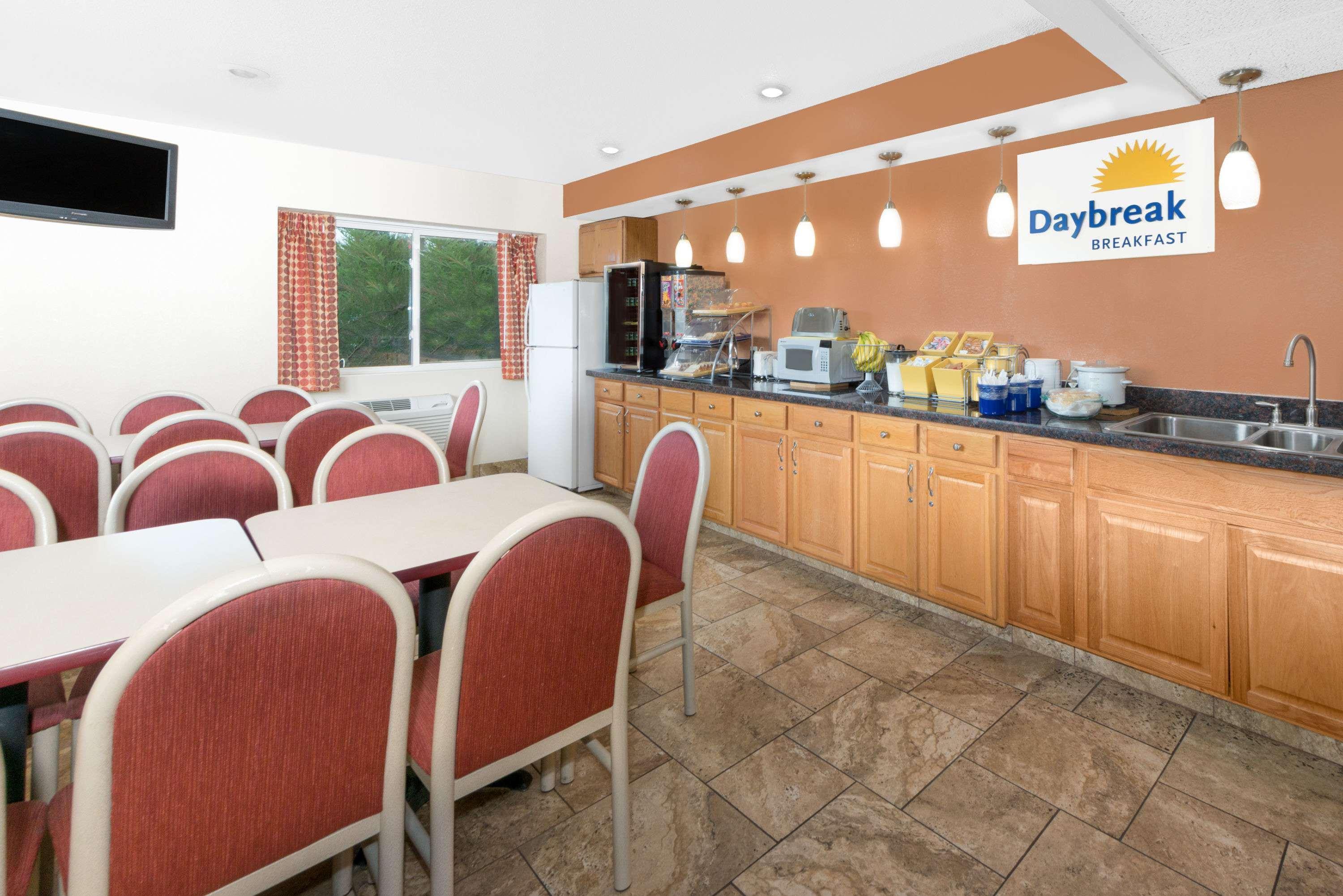 Days Inn By Wyndham Еймс Екстер'єр фото